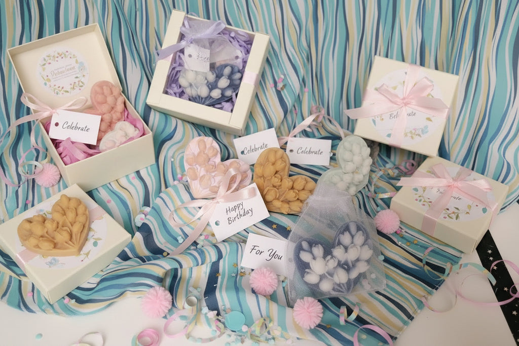 Decorative items including a heart-shaped wax melts in a box and bag for party